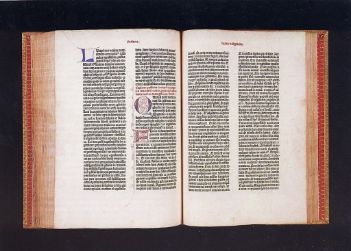 グーテンベルク42行聖書 出典：グーテンベルク美術館